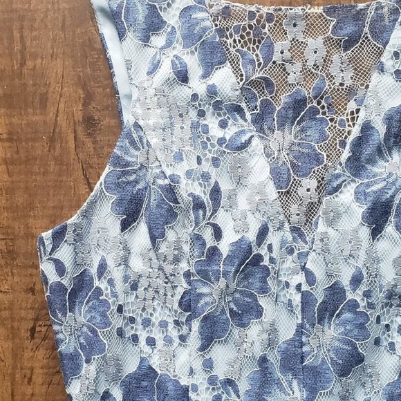 Gorgeous blue on blue lace dress. - Picture 5 of 11